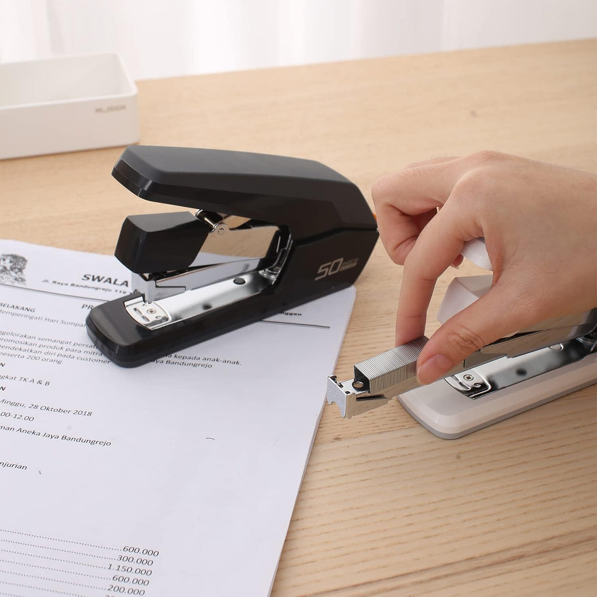 Deli Effortless Desktop Stapler, Heavy Duty Stapler, Black